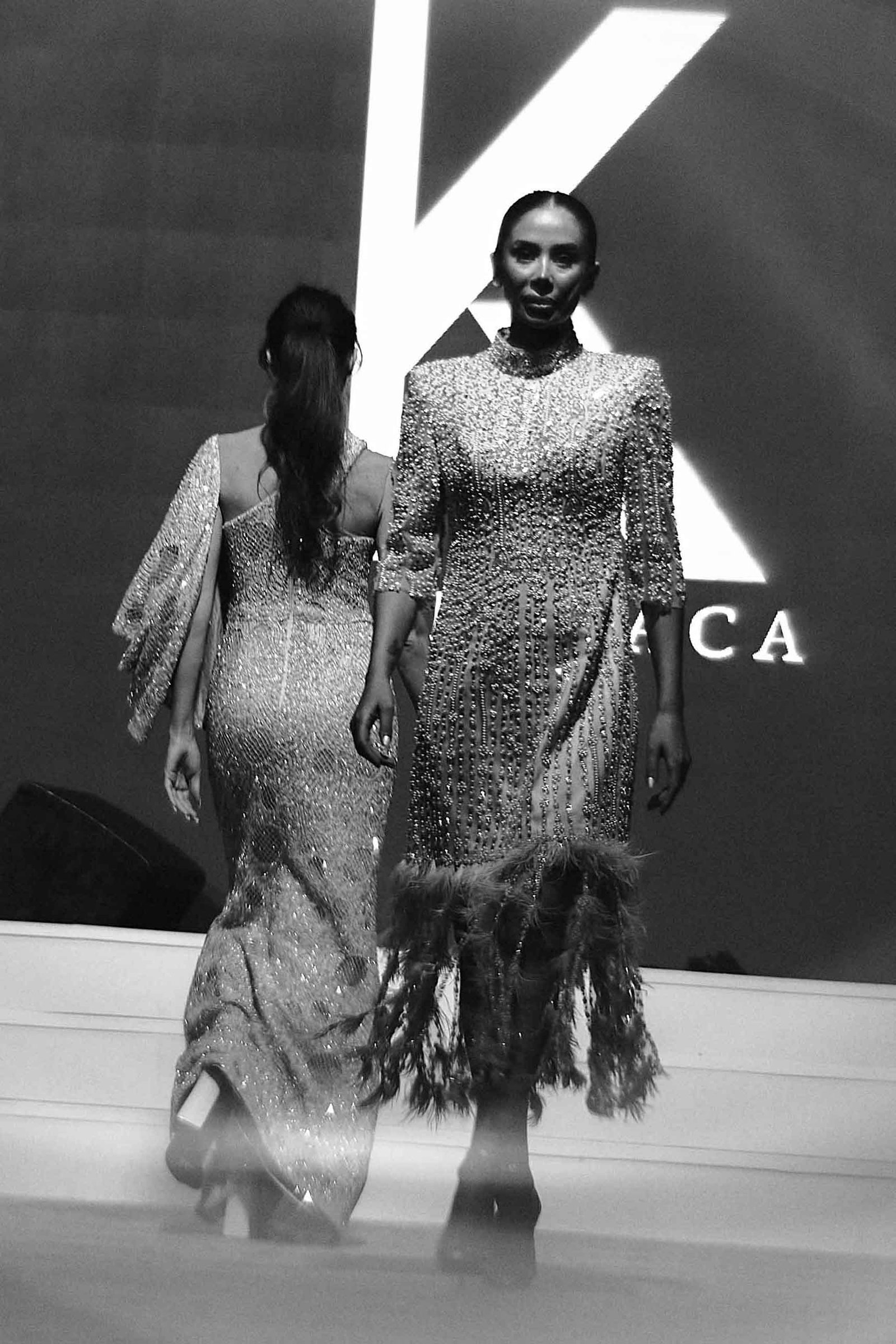 Recognized for her standout designs, Tuba Karaca receives the “Famous Fashion Designer of the Year” title at The Globe Gala.